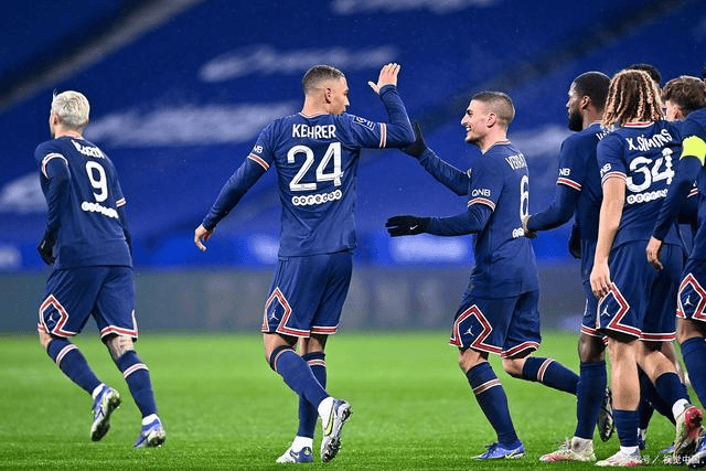 包含里昂逆袭，晋级欧冠四强战场的词条